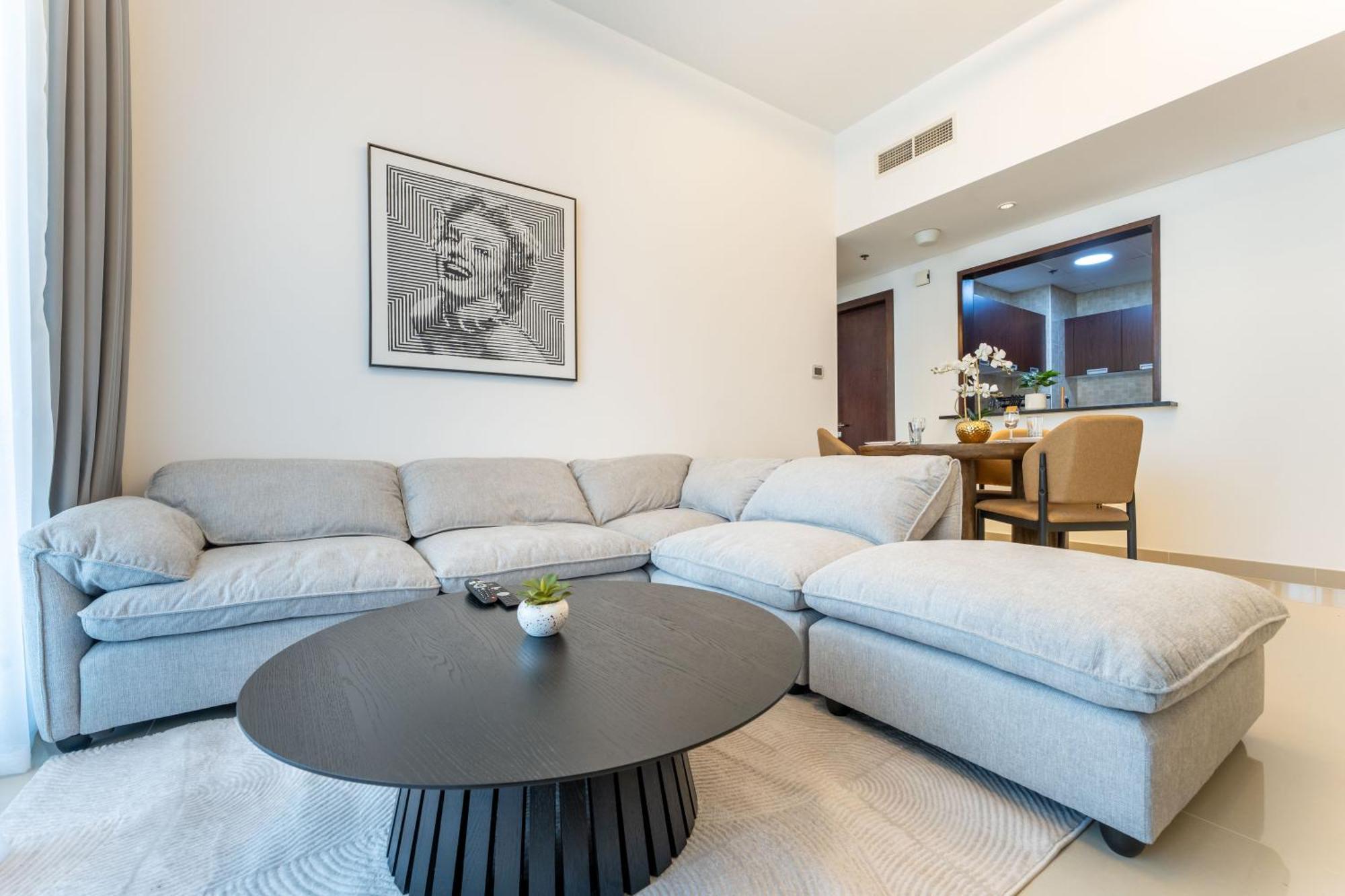 Stylish 1 Bedroom In The Medalist By Pk Holidays Apartment